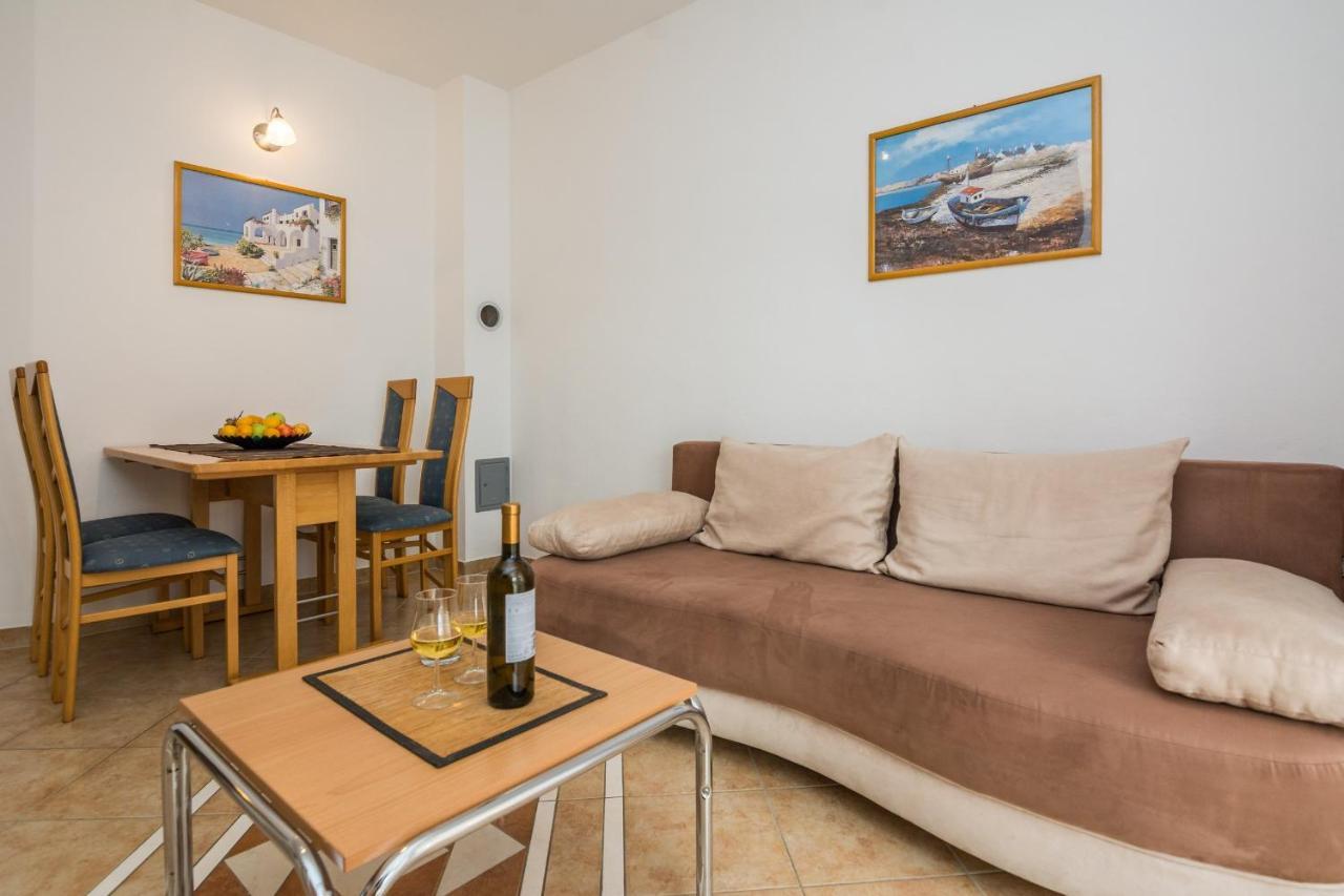 Apartments Sarlija วีร์ ภายนอก รูปภาพ
