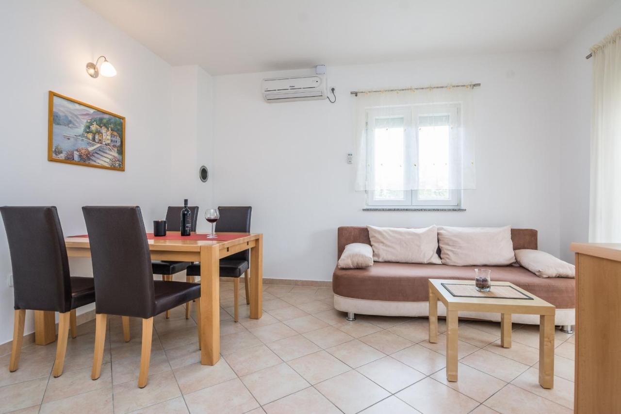 Apartments Sarlija วีร์ ภายนอก รูปภาพ